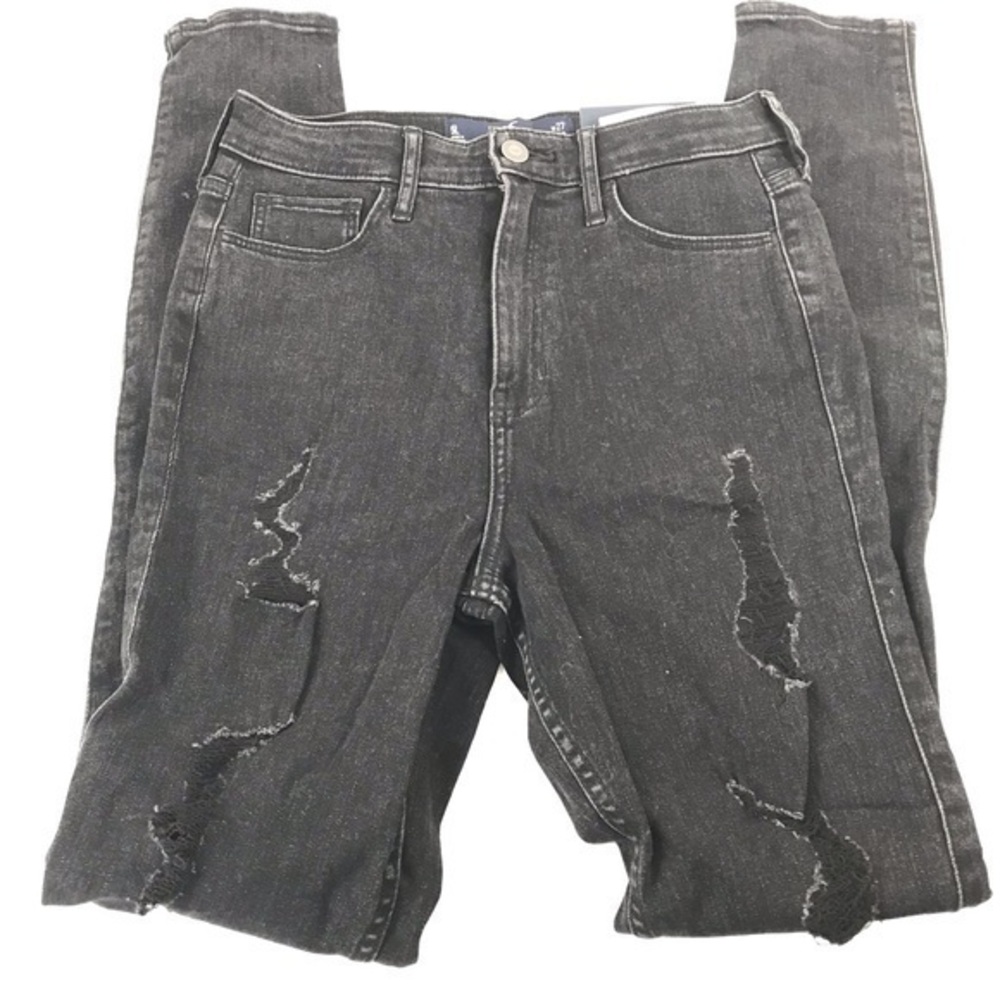 NWT Hollister Ripped Jeans Size. W27/L32